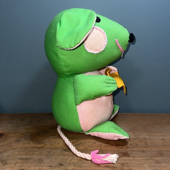 Vintage Avon 1970’s handstitched mouse with cheese green pink some stains in pic - Picture 4 of 9